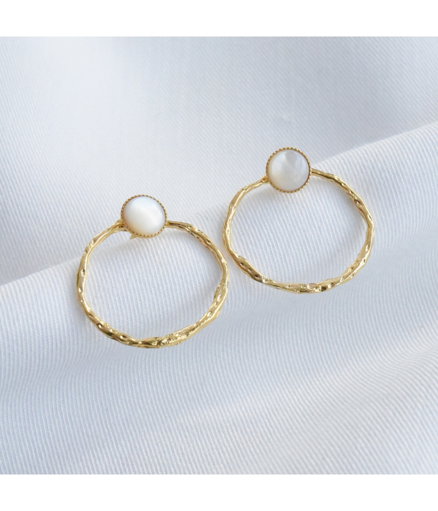 Boucles d'oreilles cercle martelé nacre et or ALICE